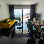 Sunshine House * 马卡尔斯卡