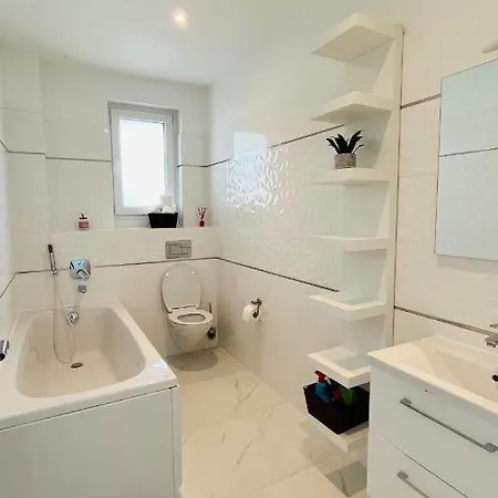 Sunshine House Apartment Makarska