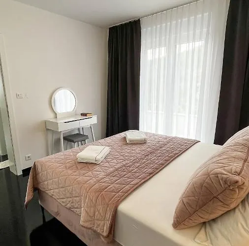 Sunshine House Apartament *